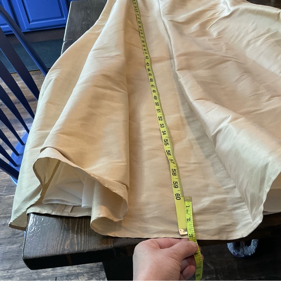 Elegant Cream Sleeveless Dress - Picture 9 of 12